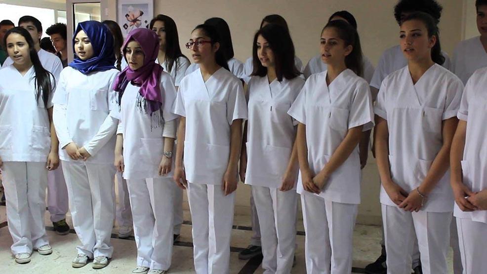 Kadınlar günde 4 saat 40 dakika fazla çalışıyor, 2.5 kat az kazanıyor