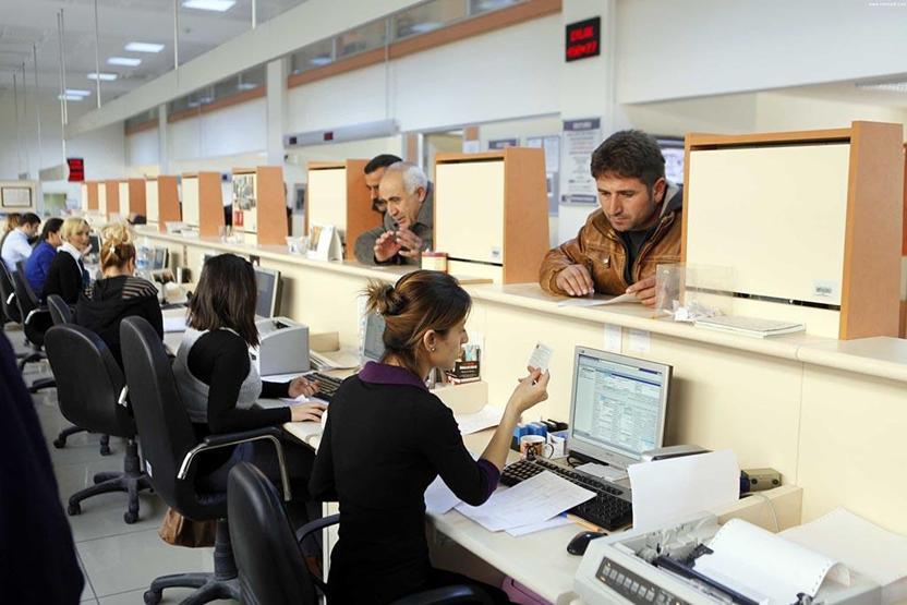 Kadınlar günde 4 saat 40 dakika fazla çalışıyor, 2.5 kat az kazanıyor