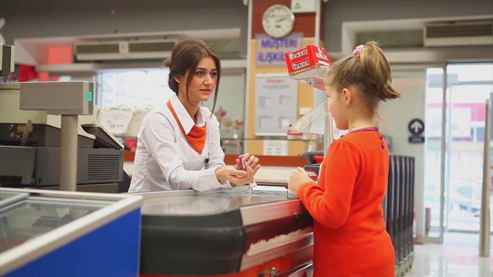 Kadınlar günde 4 saat 40 dakika fazla çalışıyor, 2.5 kat az kazanıyor