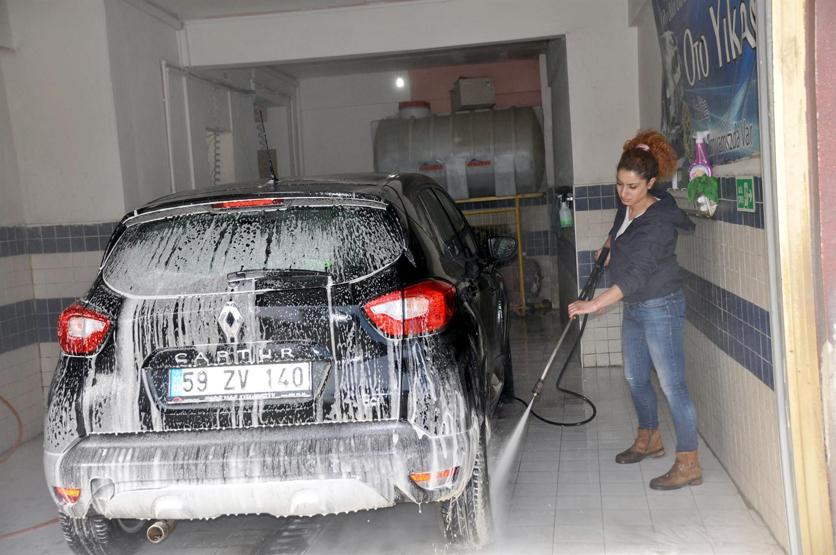 Tekirdağın kadın oto yıkamacıları