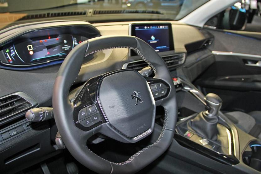 Cenevre Otomobil Fuarında Yılın Otomobili Peugeot 3008