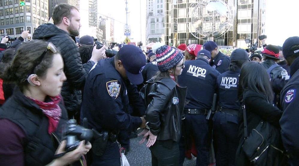 New Yorkta kadınlara kelepçe