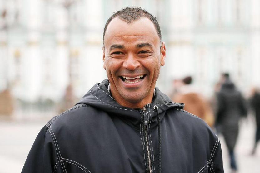 Cafu sokaklarda çiçek dağıttı
