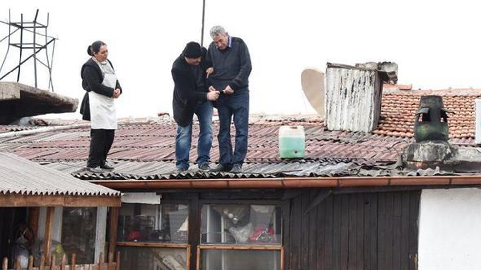 Turgut Özalın danışmanının oğlu kendini yakmaya kalktı