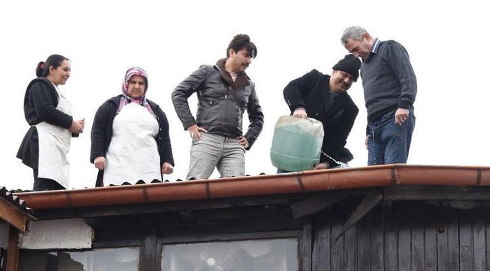 Turgut Özalın danışmanının oğlu kendini yakmaya kalktı