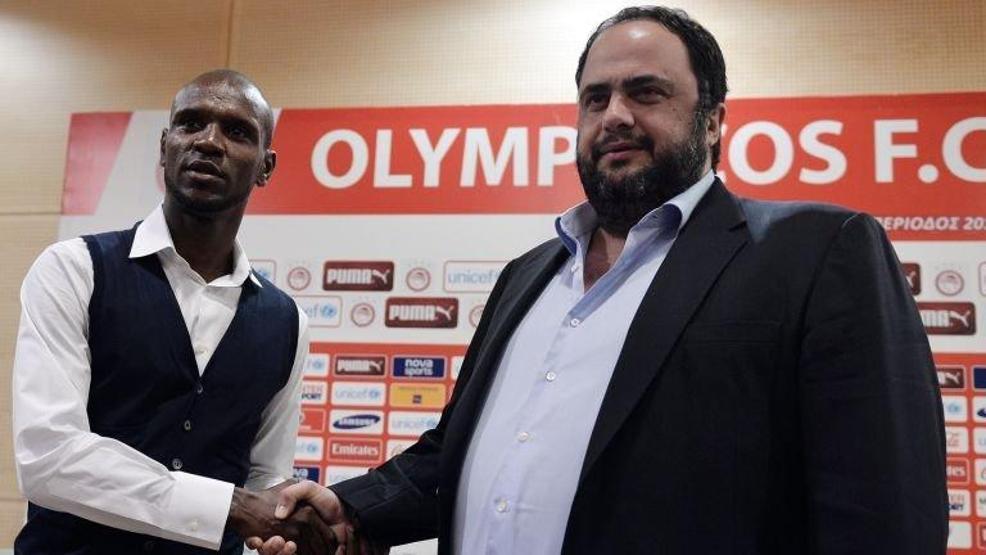 Olympiakos başkanı hışımla soyunma odasına indi