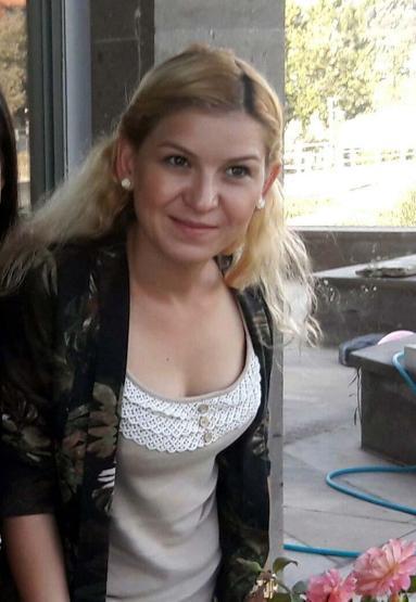 Boşandığı eşini boğazını keserek öldürdü