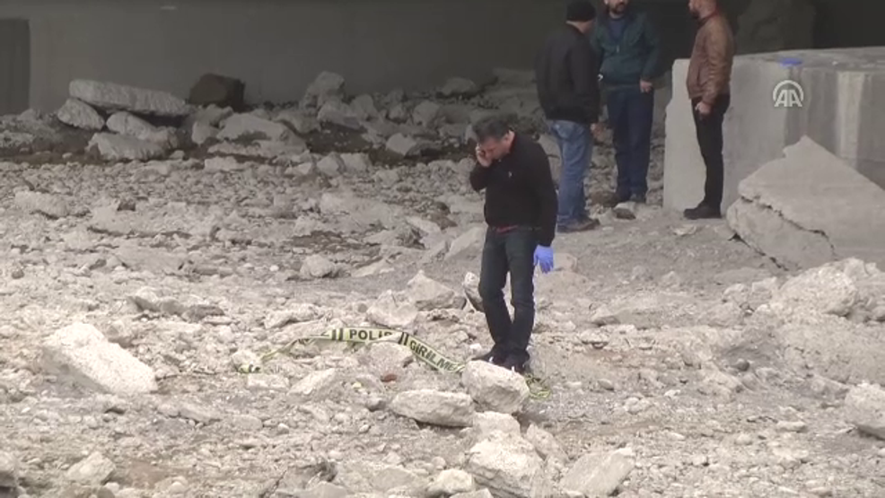 Adanada el bombası bulundu polis alarma geçti.
