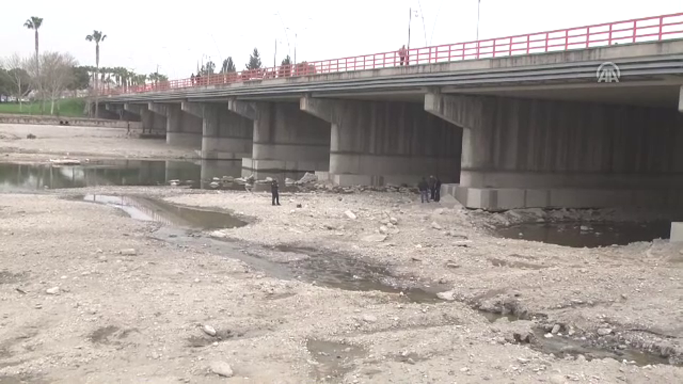Adanada el bombası bulundu polis alarma geçti.