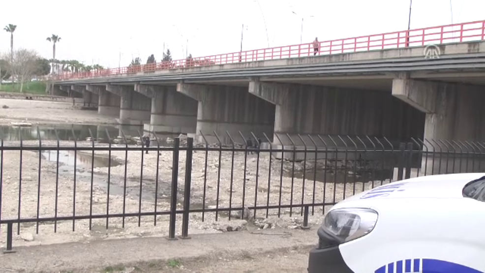 Adanada el bombası bulundu polis alarma geçti.