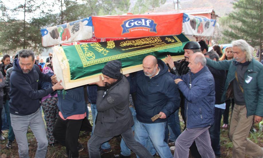 Kadıköyün unutulmaz dövmecisi toprağa verildi