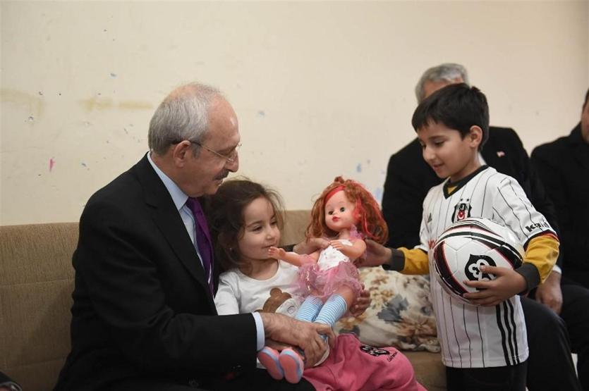 Kılıçdaroğlu kendisine mektup yazan çocuğu ziyaret etti