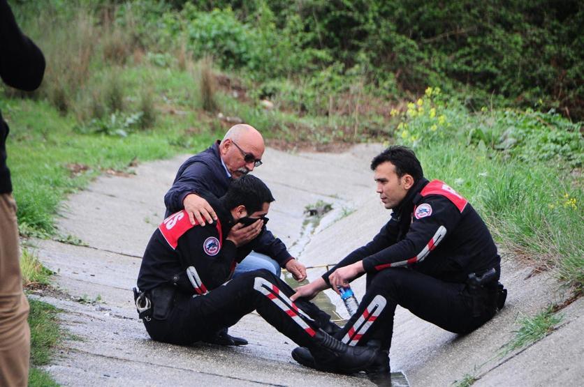 Polis telsizden duyup olay yerine gidince babasının öldüğünü öğrendi
