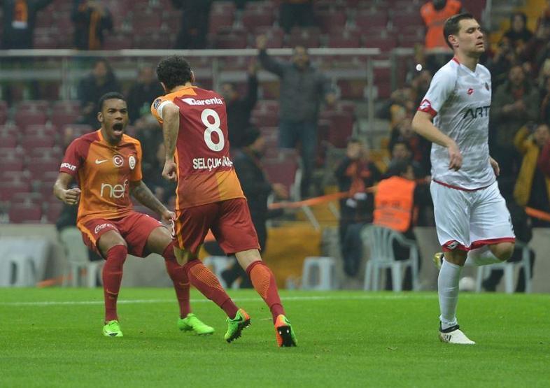 Arenada 2 dakikada 2 penaltı