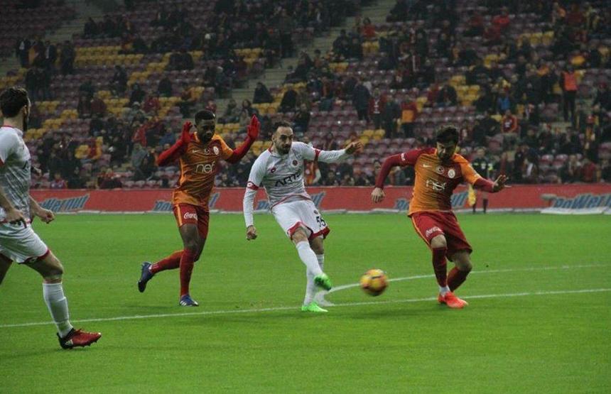 Arenada 2 dakikada 2 penaltı
