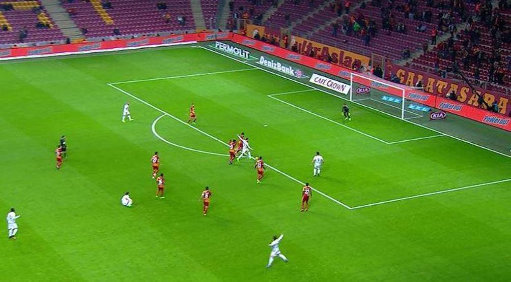 Arenada 2 dakikada 2 penaltı