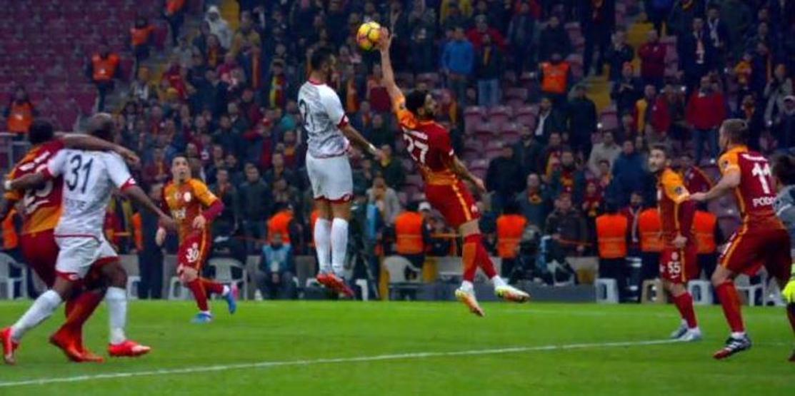 Arenada 2 dakikada 2 penaltı