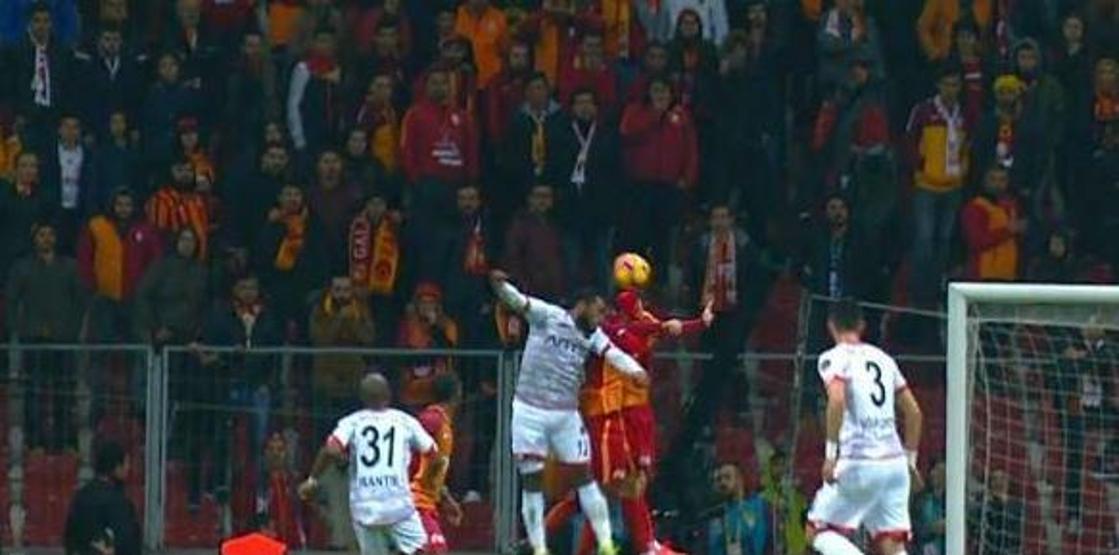 Arenada 2 dakikada 2 penaltı