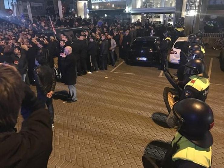 Hollanda polisinin saldırdığı kişi Hollanda askeriymiş