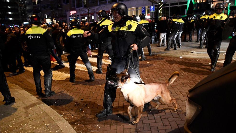 Hollanda polisinin saldırdığı kişi Hollanda askeriymiş