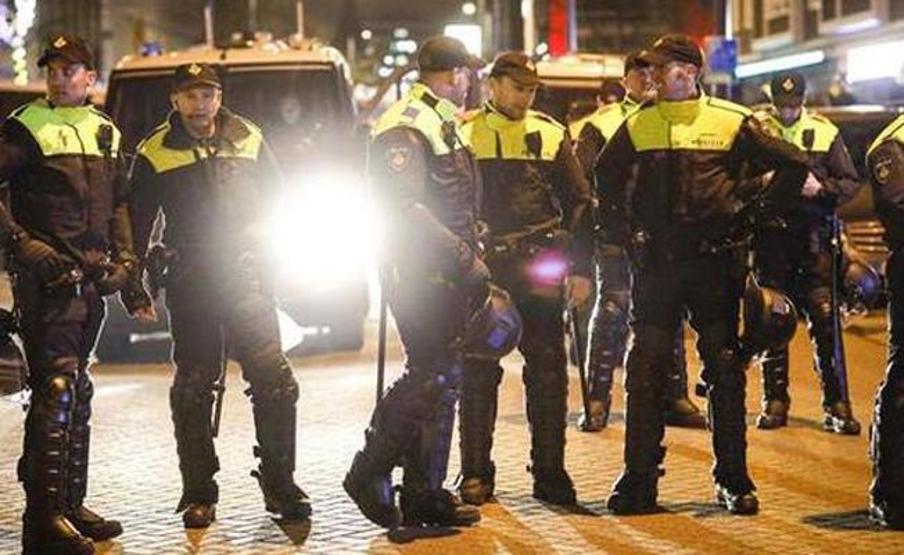 Hollanda polisinin saldırdığı kişi Hollanda askeriymiş