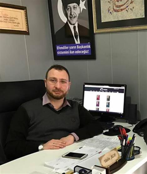 Atatürkün yerine Cumhurbaşkanı Erdoğanın fotoğrafını yerleştirdi, sözlerini değiştirdi