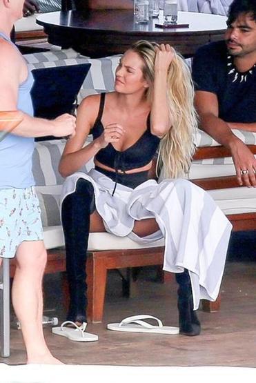 Candice Swanepoel’den emzirme molası