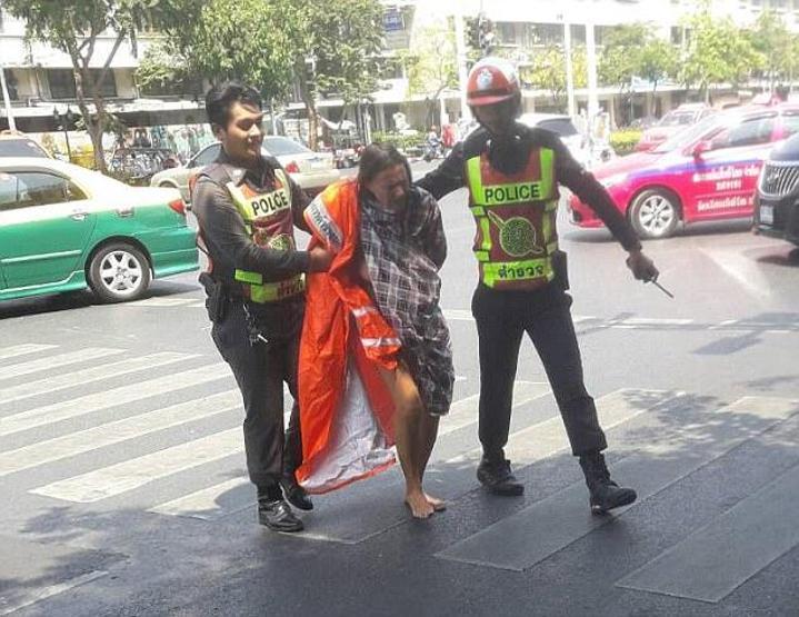 Kadın turist sokakta çırılçıplak dolaşırken bulundu