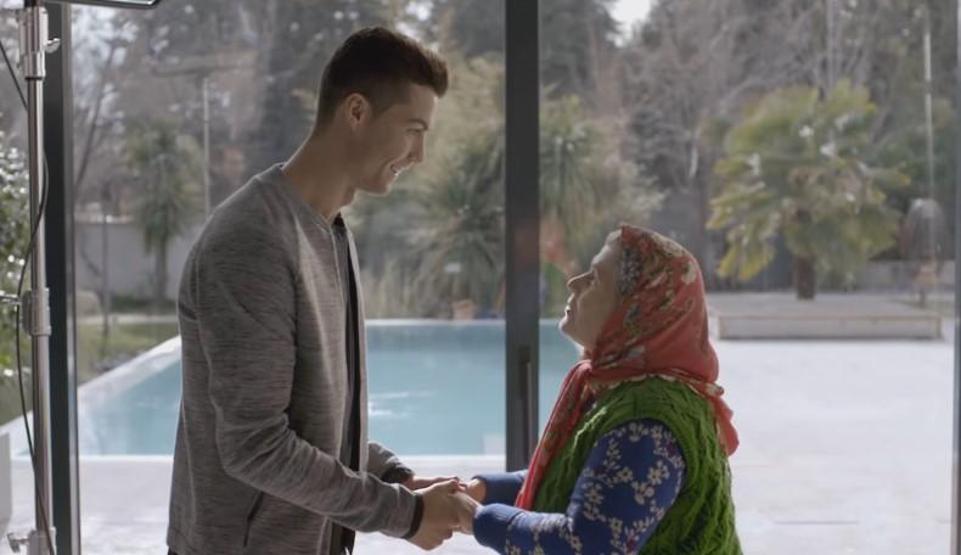 Youtubeda Cristiano Ronaldo ve Ümmiye Teyzenin reklamı 1 numaraya yükseldi