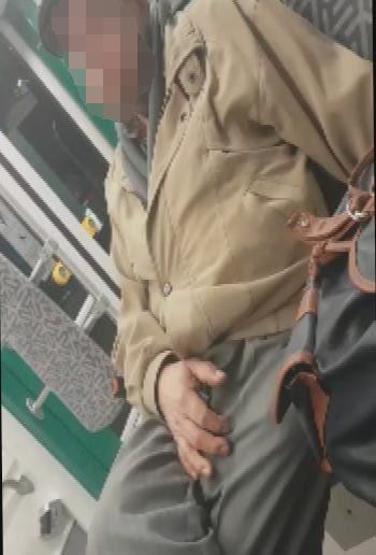 Konyada tramvayda kabaklı taciz