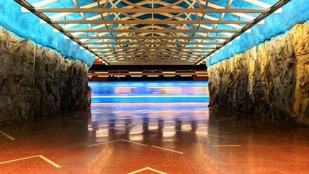 Film seti veya sergi salonu değil, metro istasyonu