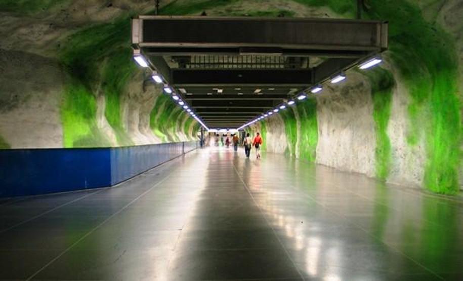 Film seti veya sergi salonu değil, metro istasyonu