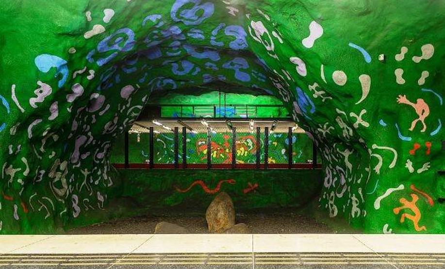 Film seti veya sergi salonu değil, metro istasyonu