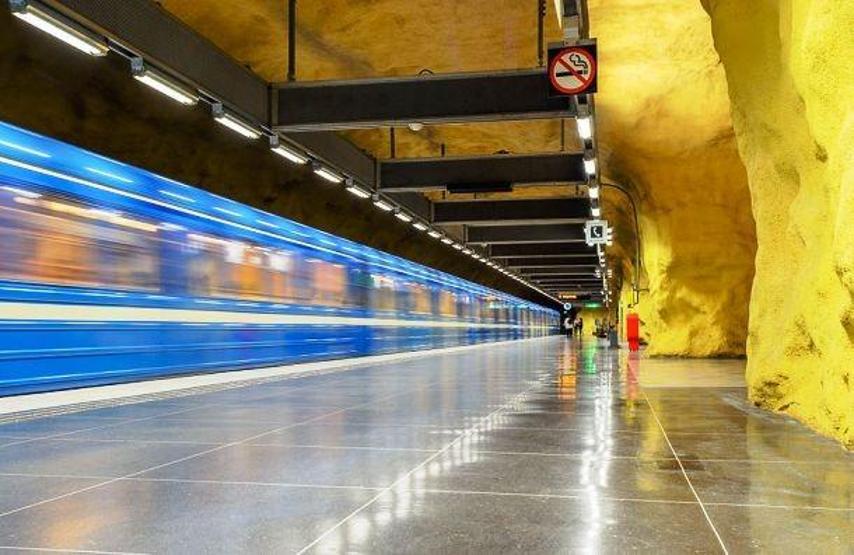 Film seti veya sergi salonu değil, metro istasyonu