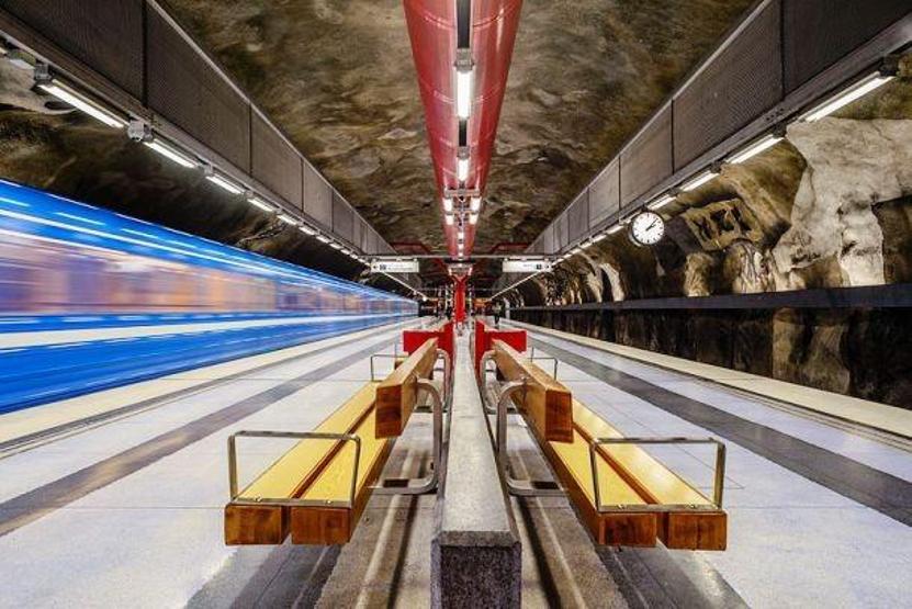 Film seti veya sergi salonu değil, metro istasyonu