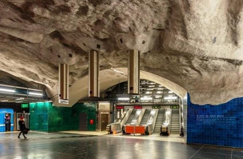 Film seti veya sergi salonu değil, metro istasyonu