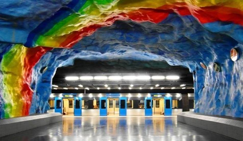 Film seti veya sergi salonu değil, metro istasyonu