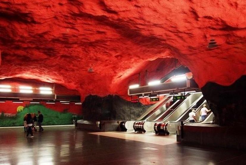 Film seti veya sergi salonu değil, metro istasyonu