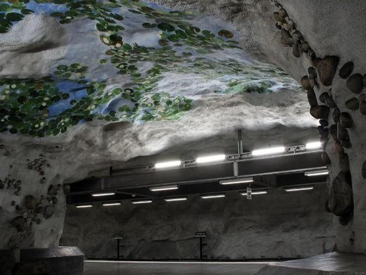 Film seti veya sergi salonu değil, metro istasyonu