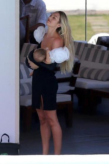 Candice Swanepoel oğlunu yanından ayırmadı