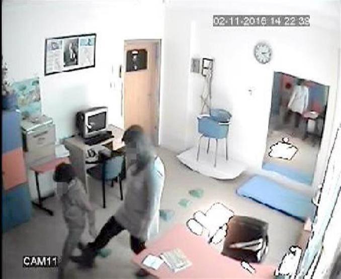 Otizmli öğrenciye öğretmen şiddeti kamerada