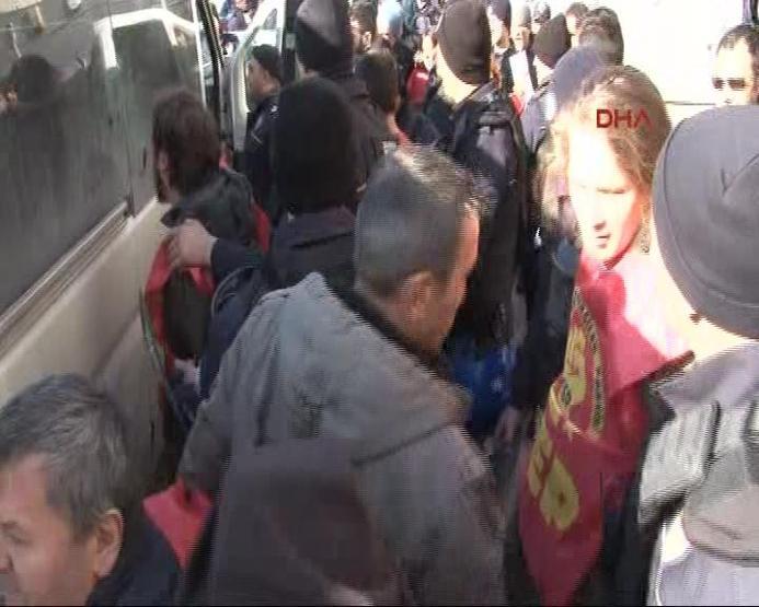 Ankarada Hayır bildirisi dağıtan 11 kişi gözaltına alındı