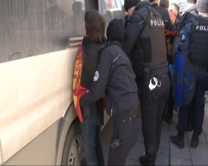 Ankarada Hayır bildirisi dağıtan 11 kişi gözaltına alındı
