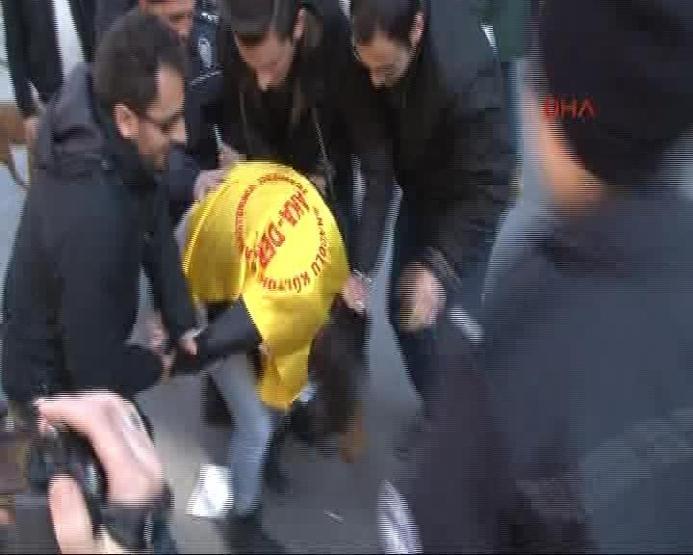 Ankarada Hayır bildirisi dağıtan 11 kişi gözaltına alındı