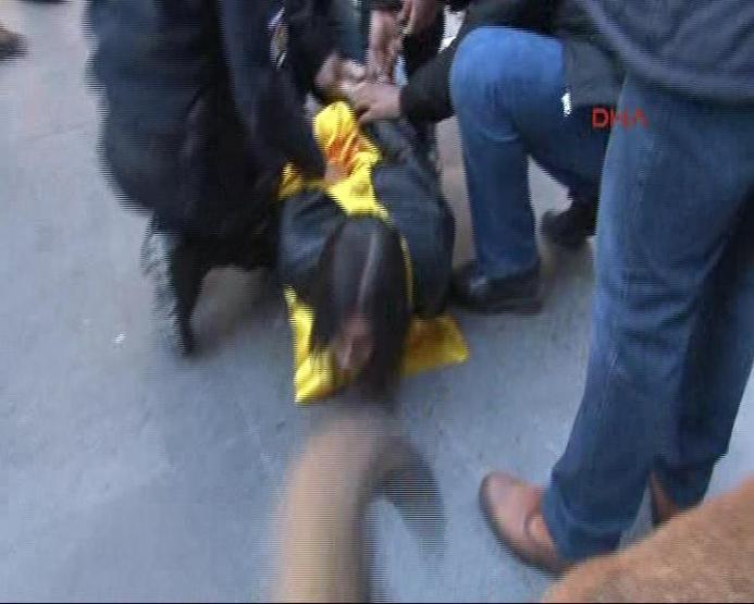Ankarada Hayır bildirisi dağıtan 11 kişi gözaltına alındı