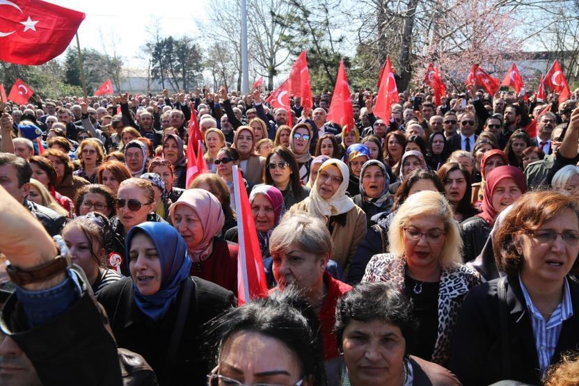 Ülkücüler Meral Akşenerin İzmitteki toplantısını bastı