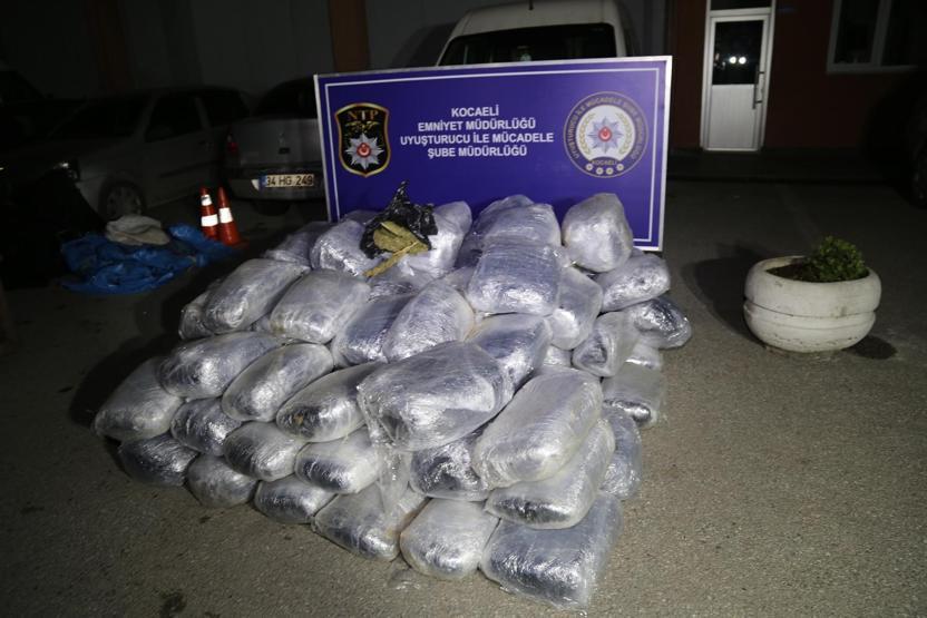 Arı kovanlarının arasında 350 kilo esrar bulundu