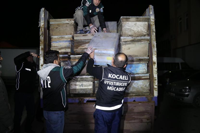 Arı kovanlarının arasında 350 kilo esrar bulundu