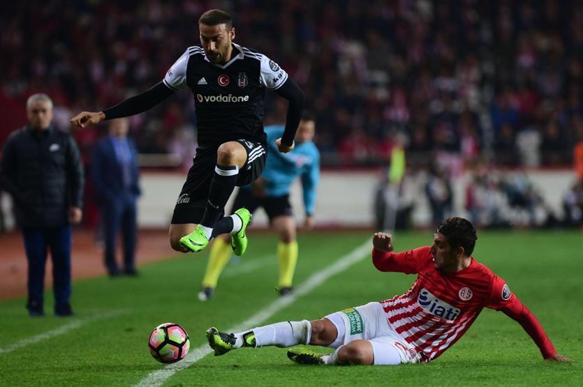 Aboubakara hatalı kırmızı kart / Köşelerde Antalyaspor-Beşiktaş maçı