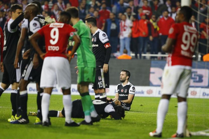 Aboubakara hatalı kırmızı kart / Köşelerde Antalyaspor-Beşiktaş maçı